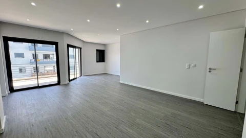 Apartamento T3 para Venda em Quelfes