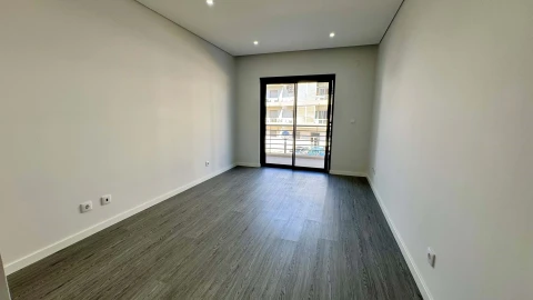 Apartamento T3 para Venda em Quelfes