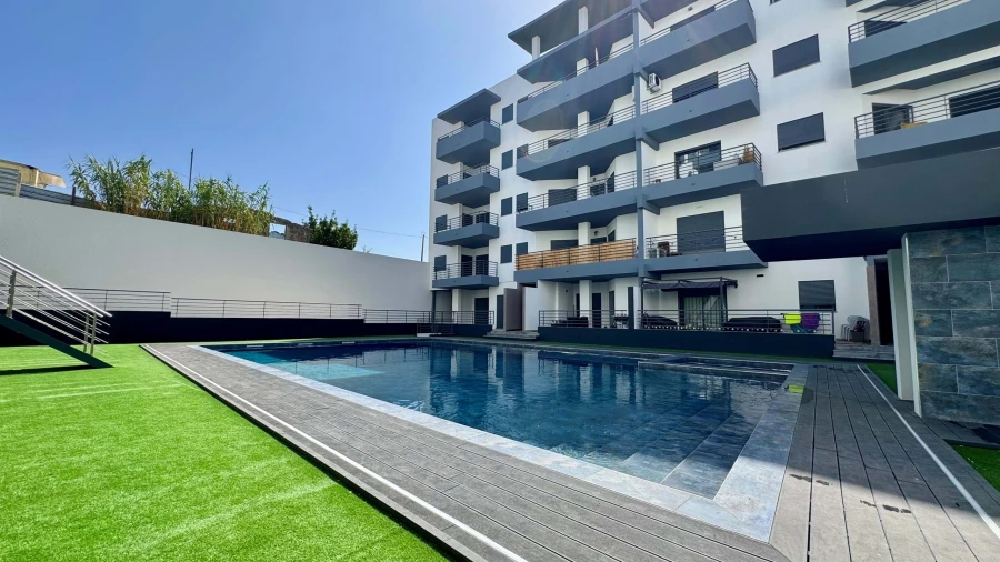 Apartamento T3 para Venda em Quelfes