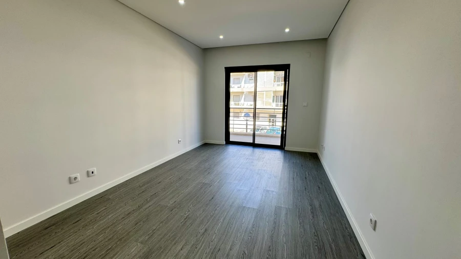 Apartamento T3 para Venda em Quelfes Foto 7