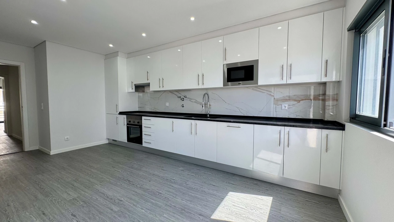Apartamento T3 para Venda em Quelfes Foto 11