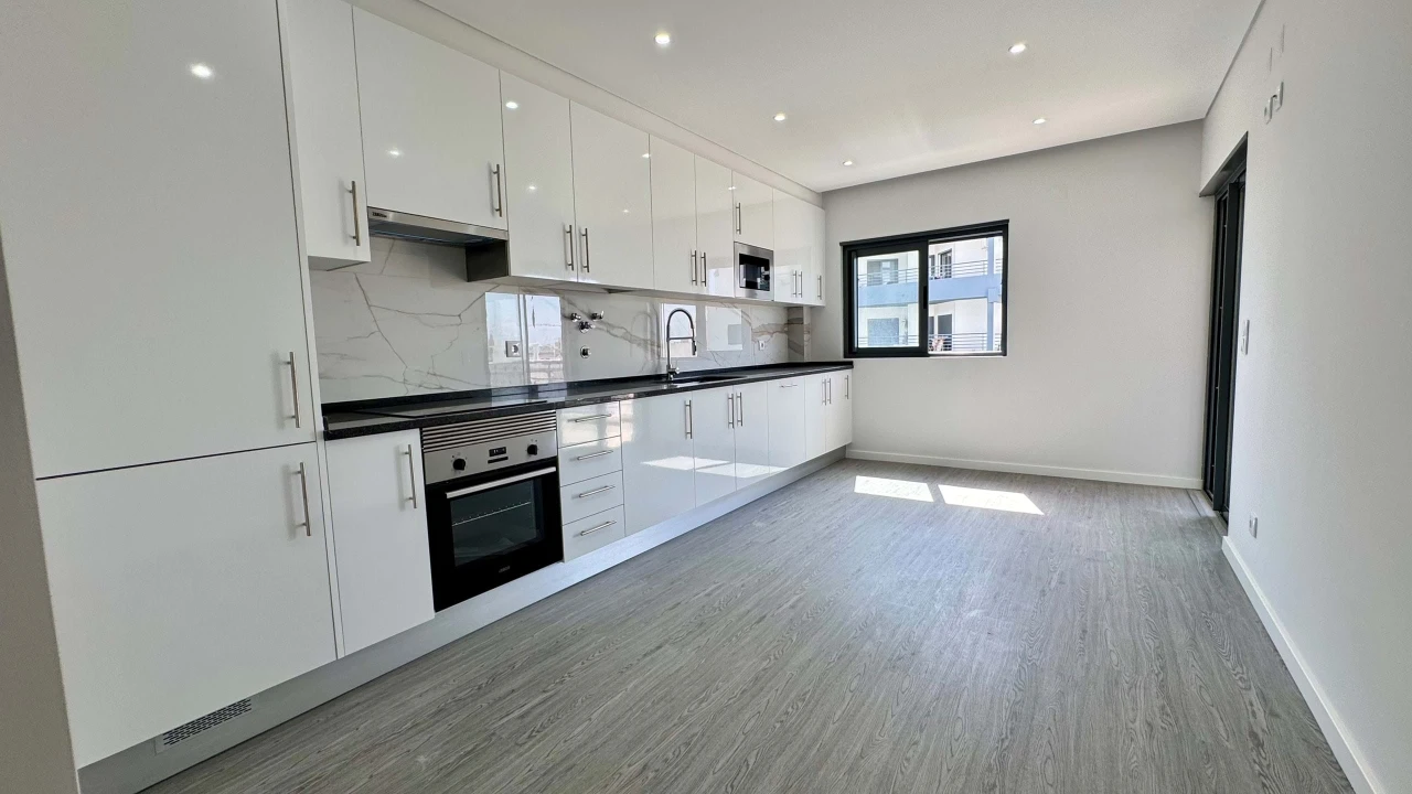 Apartamento T3 para Venda em Quelfes Foto 10