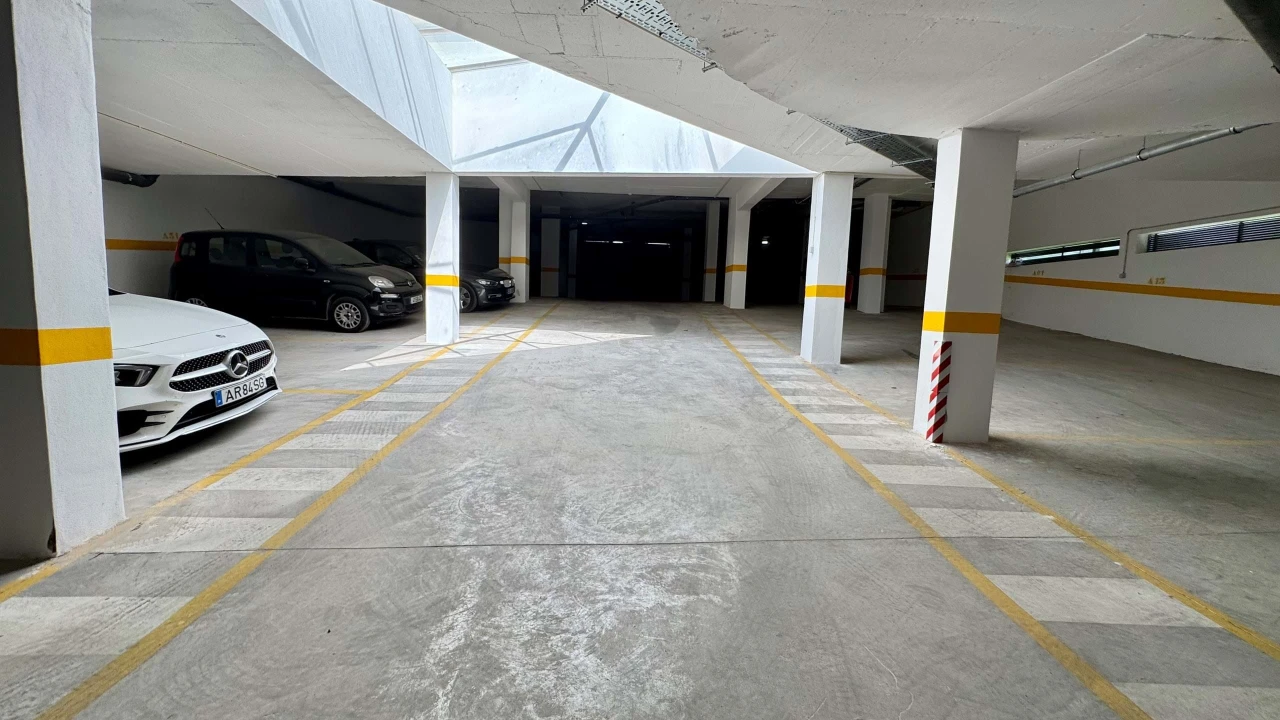 Apartamento T3 para Venda em Quelfes Foto 24