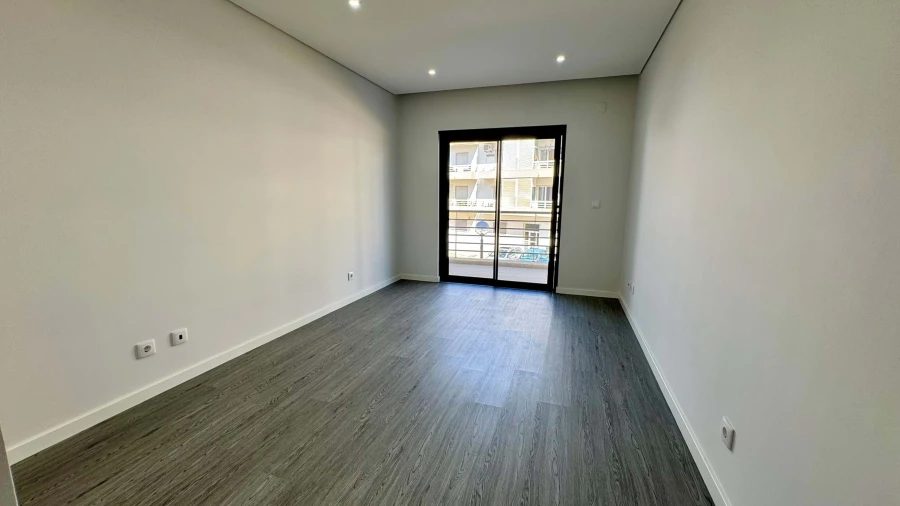 Apartamento T3 para Venda em Quelfes Foto 17