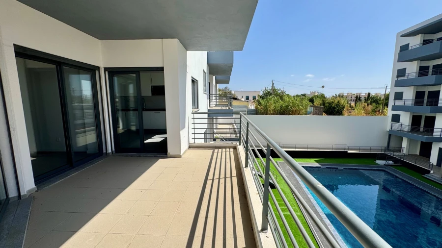 Apartamento T3 para Venda em Quelfes Foto 4