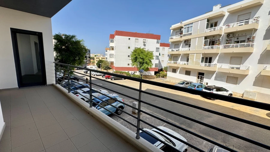 Apartamento T3 para Venda em Quelfes Foto 20