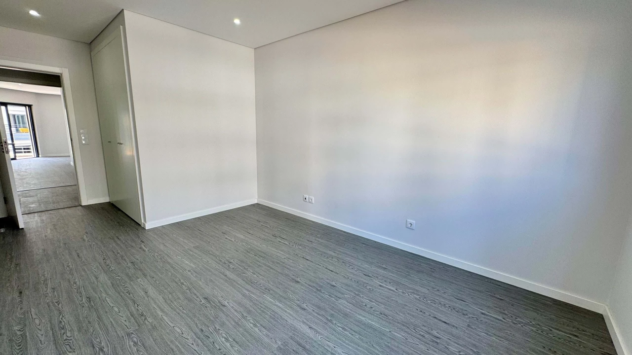Apartamento T3 para Venda em Quelfes Foto 13