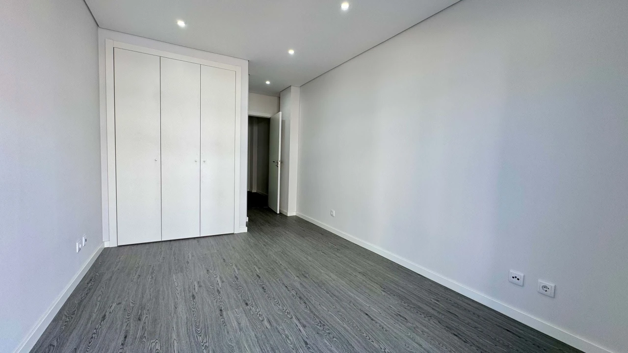 Apartamento T3 para Venda em Quelfes Foto 14