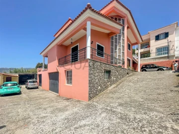 Moradia T5 para Venda em Santo Antonio