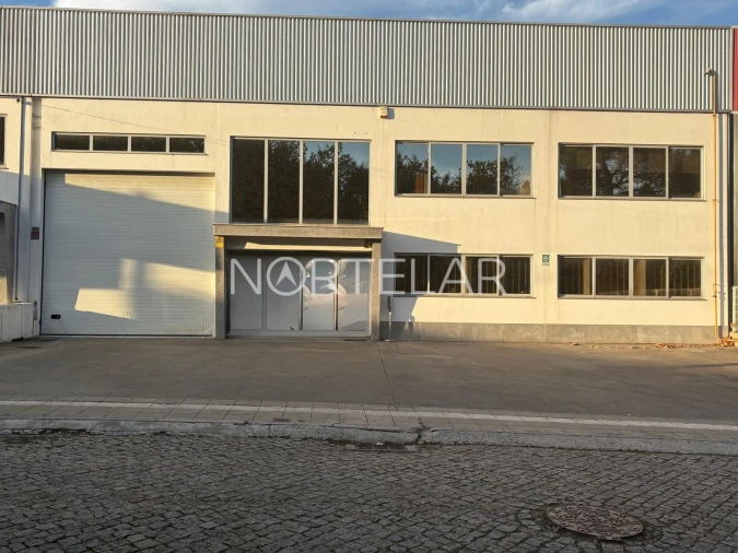 Armazém para Arrendamento em Ribeirão Foto 2