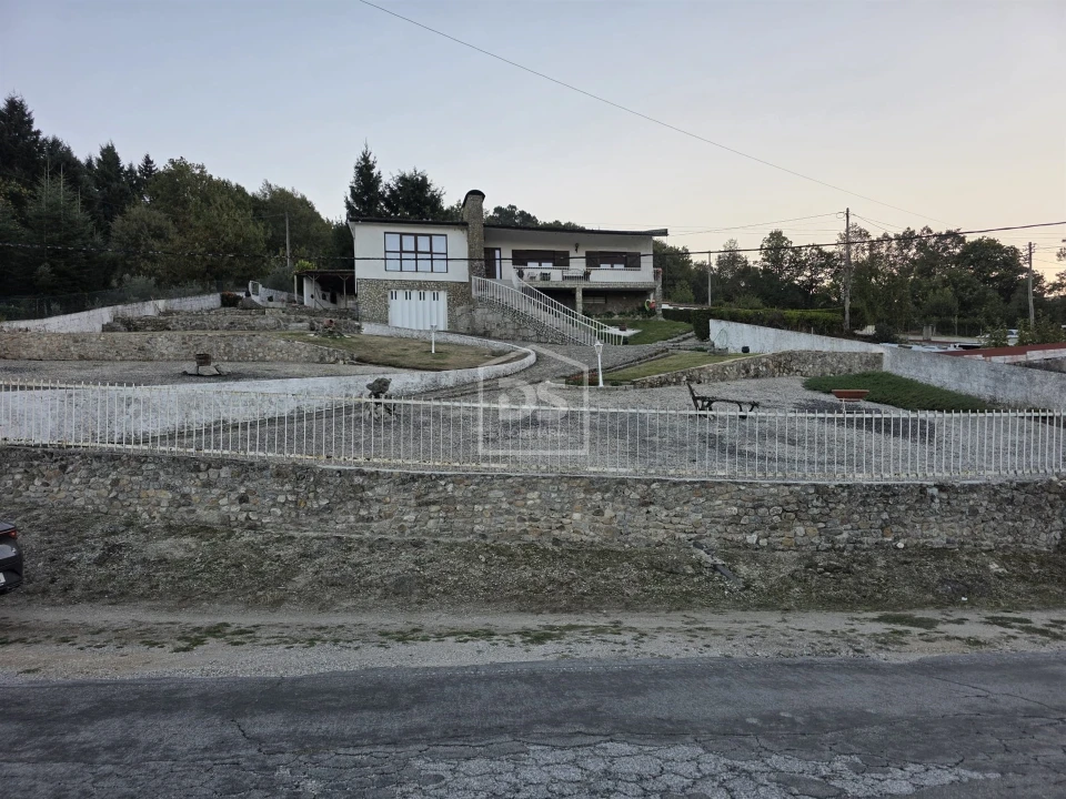 Moradia T4 para Venda em Bigorne, Magueija e Pretarouca Foto 1