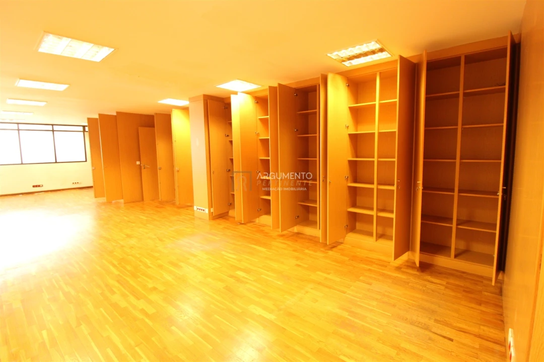 Apartamento T4 para Venda em Cedofeita, Santo Ildefonso, Sé, Miragaia, São Nicolau e Vitória Foto 5