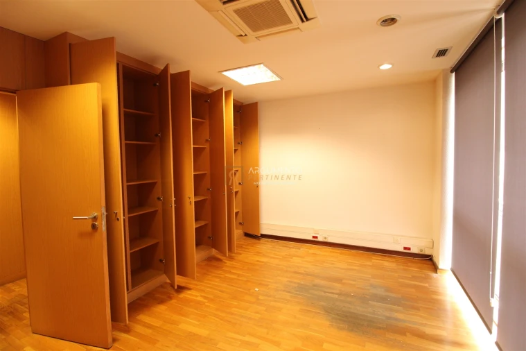 Apartamento T4 para Venda em Cedofeita, Santo Ildefonso, Sé, Miragaia, São Nicolau e Vitória Foto 8