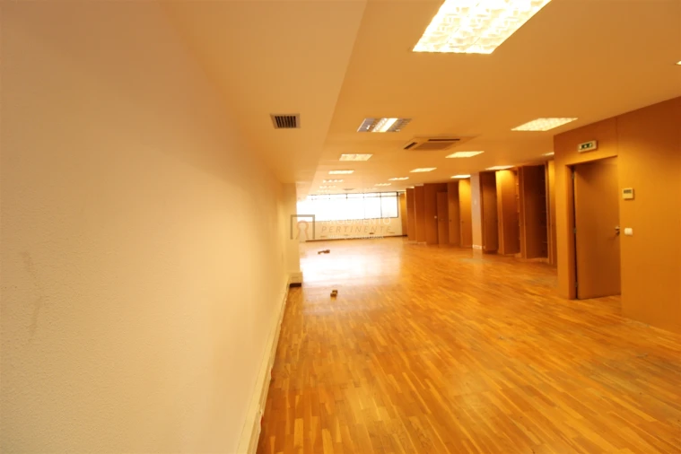 Apartamento T4 para Venda em Cedofeita, Santo Ildefonso, Sé, Miragaia, São Nicolau e Vitória Foto 1