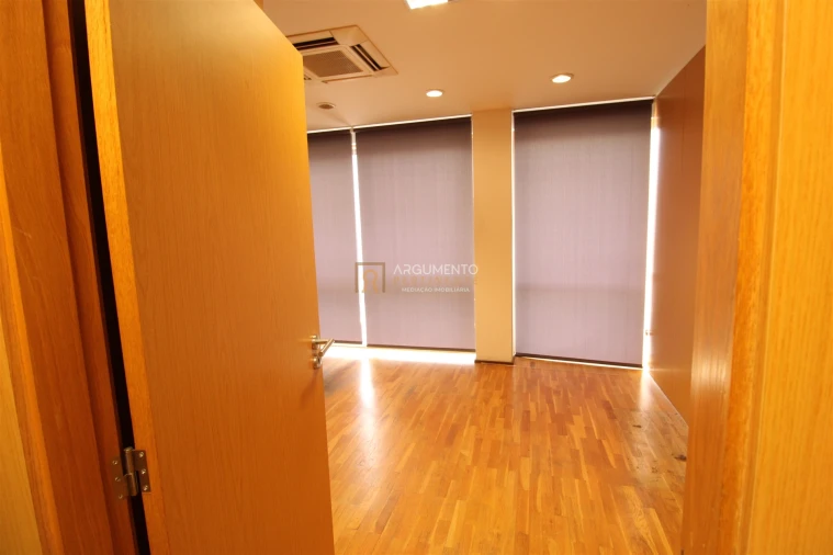 Apartamento T4 para Venda em Cedofeita, Santo Ildefonso, Sé, Miragaia, São Nicolau e Vitória Foto 9