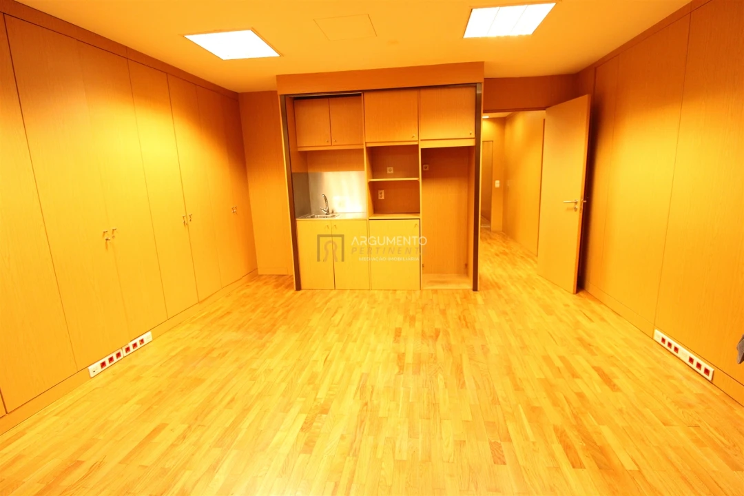 Apartamento T4 para Venda em Cedofeita, Santo Ildefonso, Sé, Miragaia, São Nicolau e Vitória Foto 3