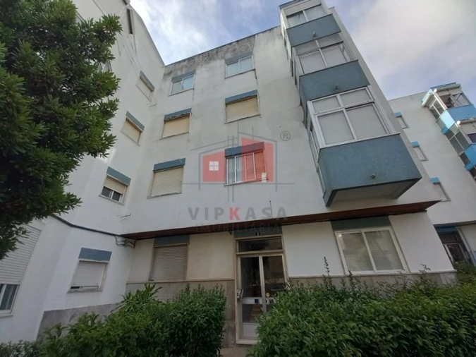 Apartamento T2 para Venda em Póvoa de Santo Adrião e Olival Basto Foto 2