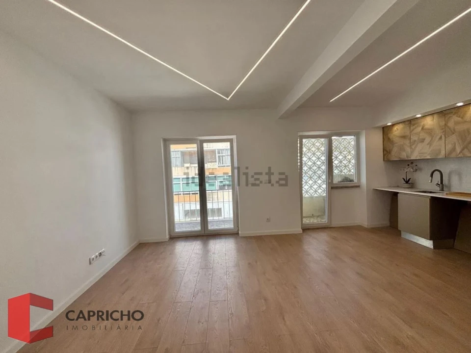 Apartamento T2 para Venda em Almada, Cova da Piedade, Pragal e Cacilhas Foto 2