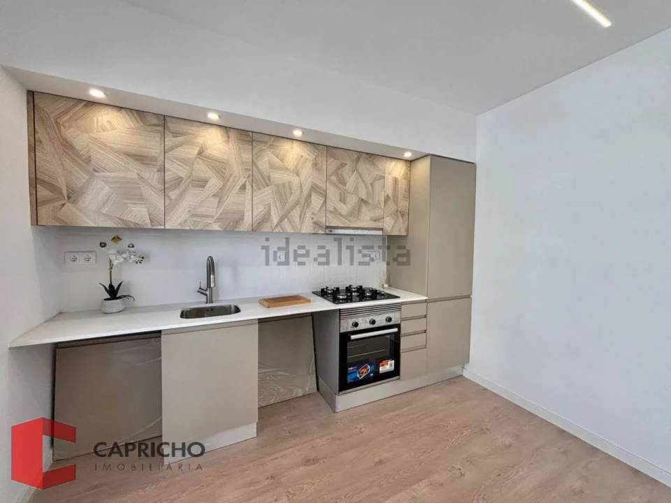 Apartamento T2 para Venda em Almada, Cova da Piedade, Pragal e Cacilhas Foto 1