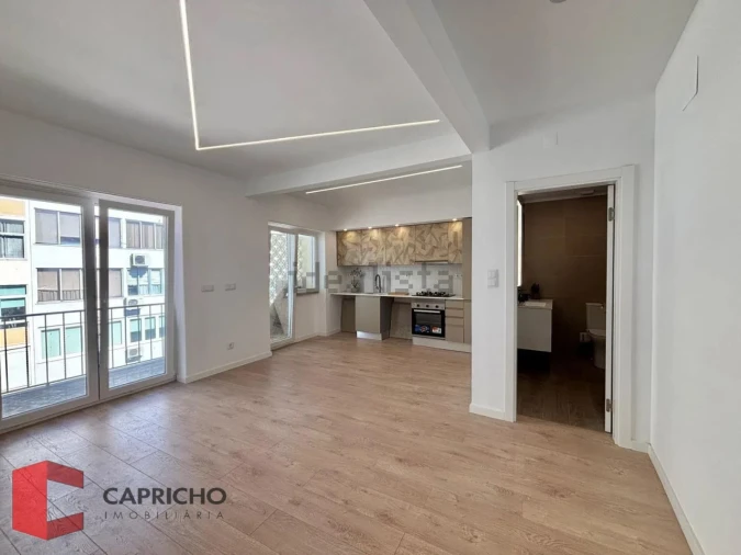 Apartamento T2 para Venda em Almada, Cova da Piedade, Pragal e Cacilhas Foto 3