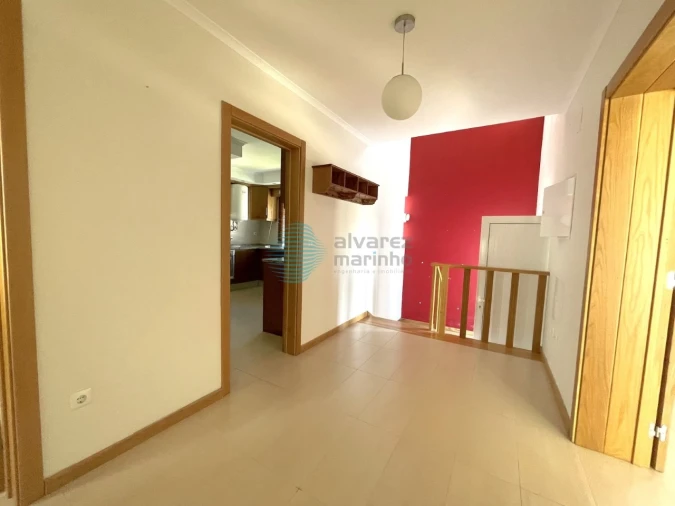 Moradia T4 para Arrendamento em Santa Maria, São Pedro e Matacães Foto 2