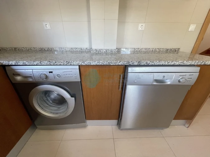 Moradia T4 para Arrendamento em Santa Maria, São Pedro e Matacães Foto 27