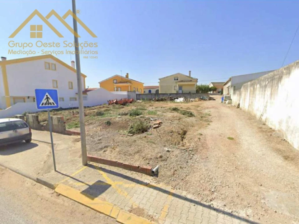 Moradia T4 para Venda em Atouguia da Baleia Foto 4