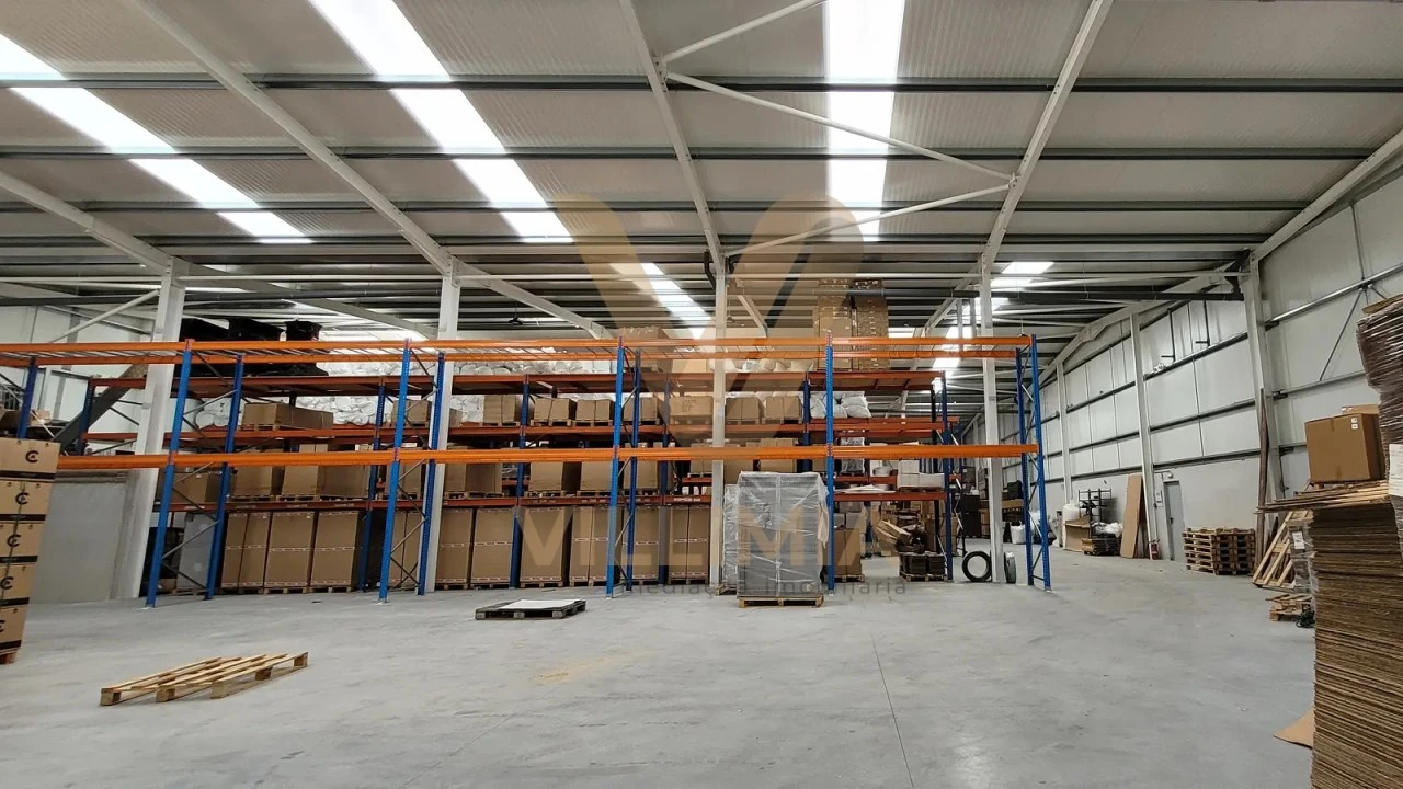 Armazém para Venda em Fornelos e Queijada Foto 2