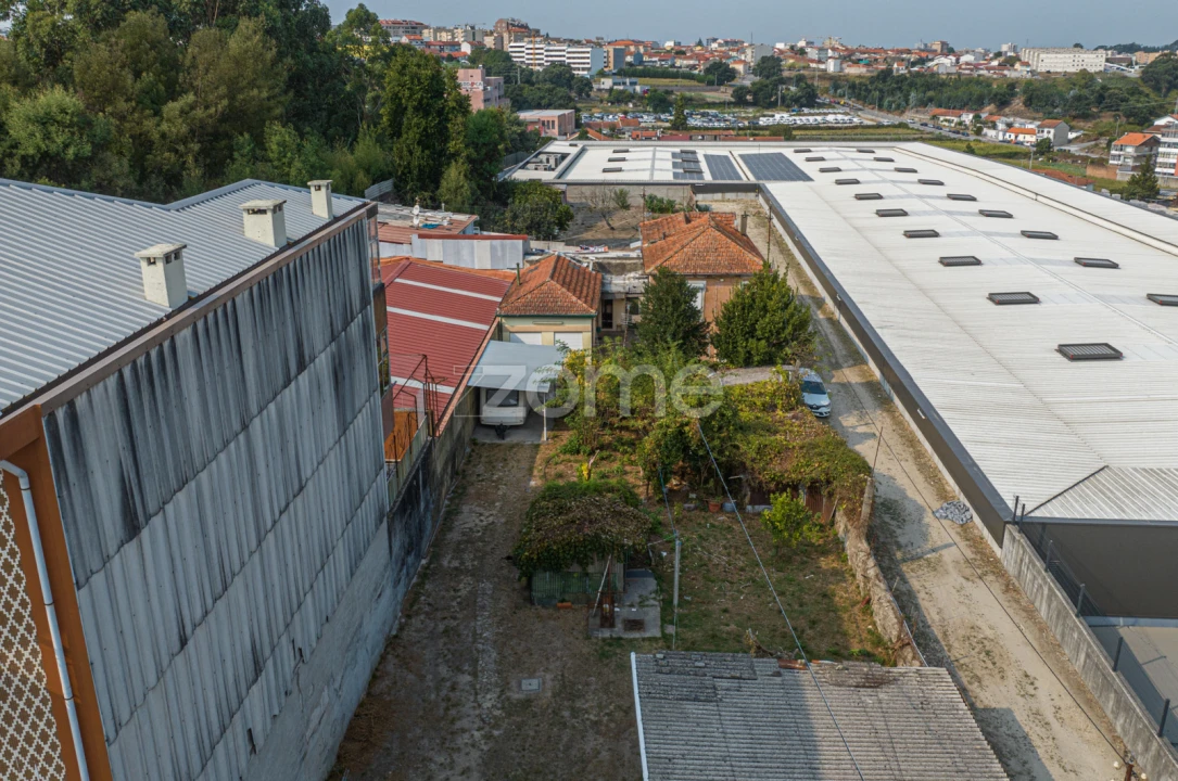 Moradia T6 para Venda em Paranhos Foto 2