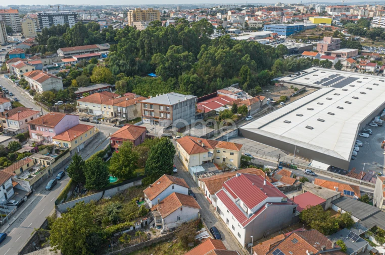 Moradia T6 para Venda em Paranhos Foto 9