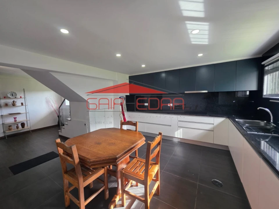 Moradia T4 para Venda em Lourosa Foto 13