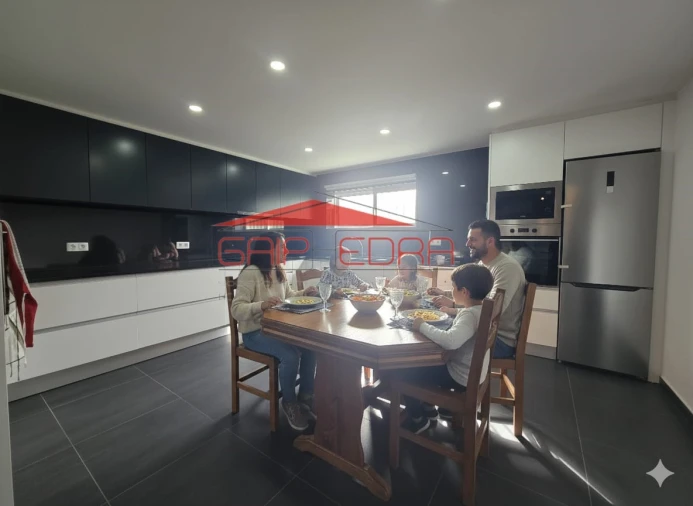 Moradia T4 para Venda em Lourosa Foto 4