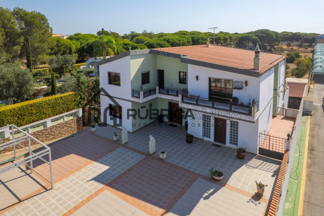 Moradia T7 para Venda em Quarteira Foto 1