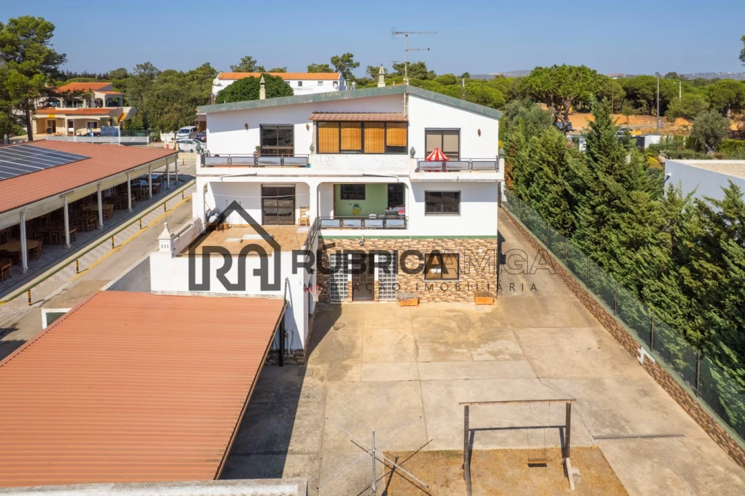 Moradia T7 para Venda em Quarteira Foto 6