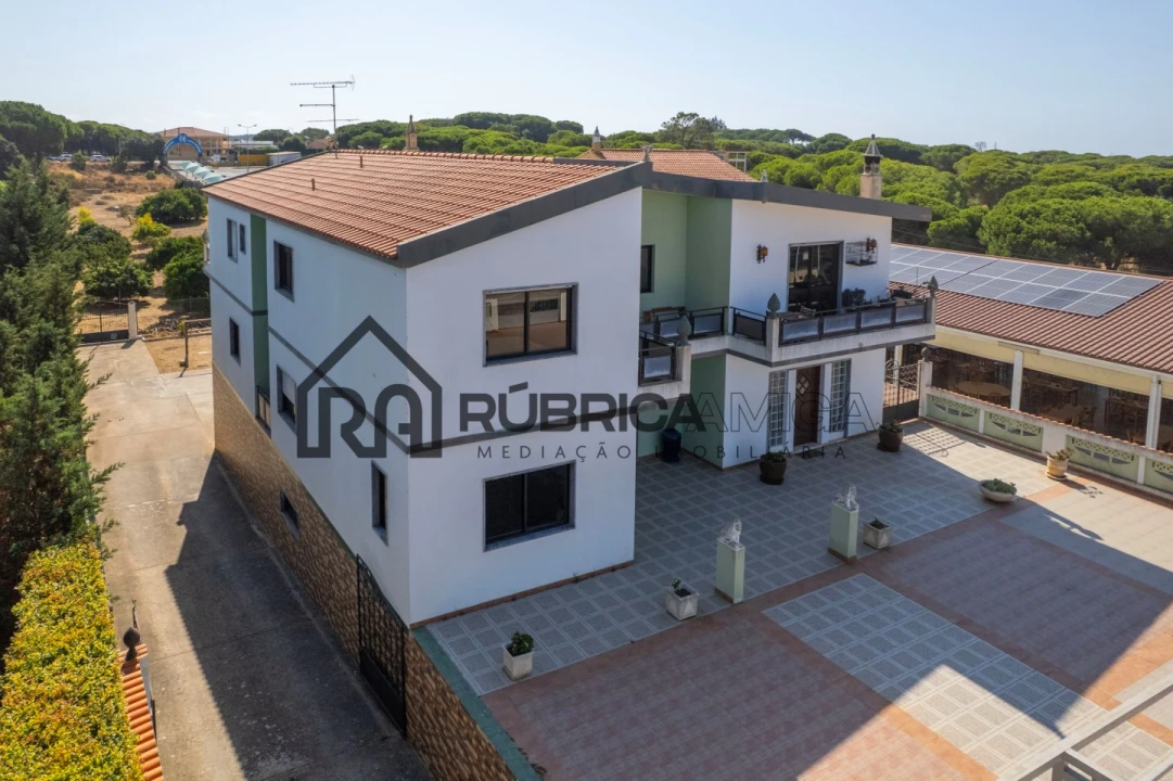 Moradia T7 para Venda em Quarteira Foto 8