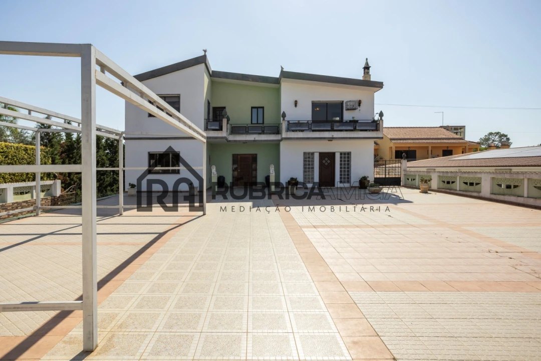 Moradia T7 para Venda em Quarteira Foto 10