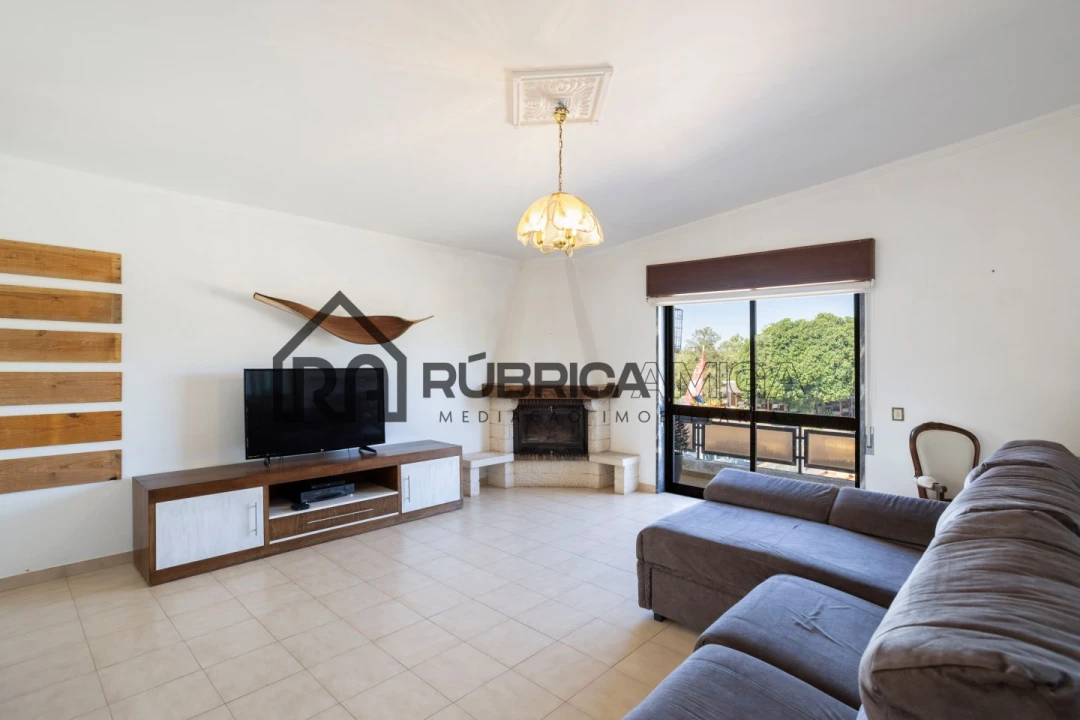 Moradia T7 para Venda em Quarteira Foto 11