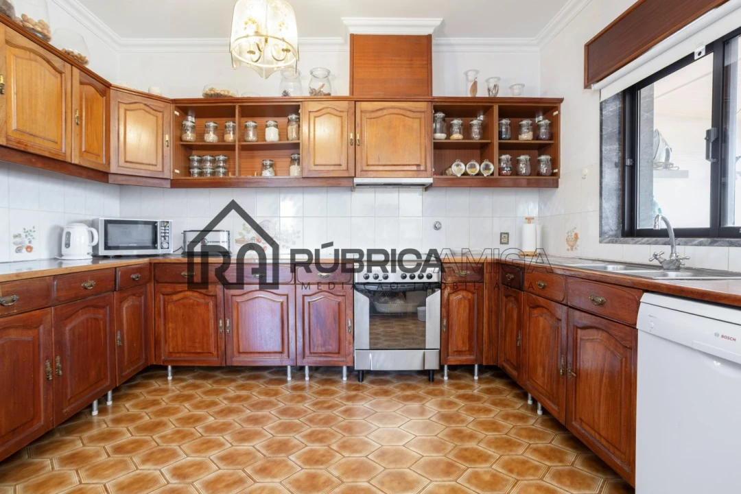 Moradia T7 para Venda em Quarteira Foto 17