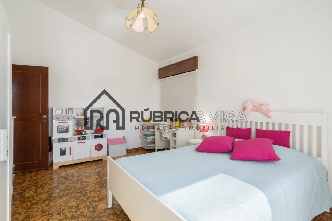 Moradia T7 para Venda em Quarteira Foto 29