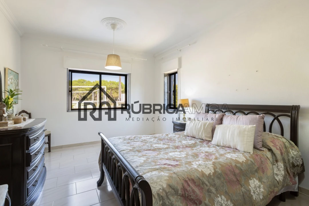 Moradia T7 para Venda em Quarteira Foto 31