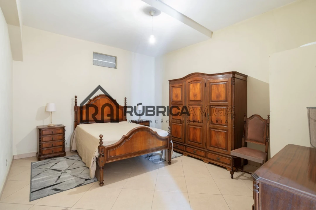 Moradia T7 para Venda em Quarteira Foto 38