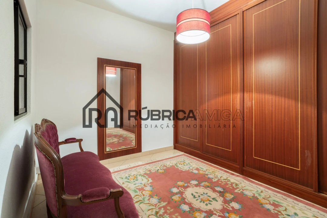 Moradia T7 para Venda em Quarteira Foto 40