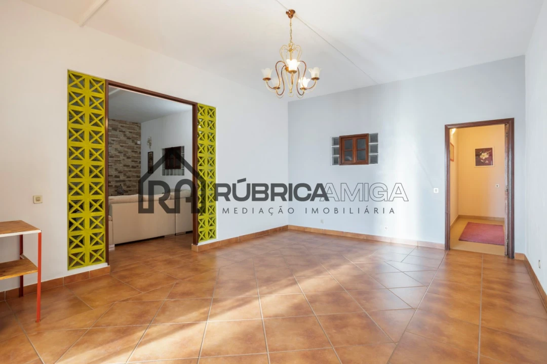 Moradia T7 para Venda em Quarteira Foto 41