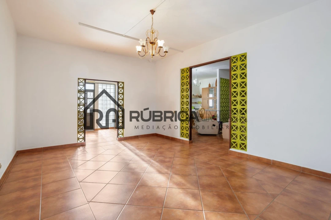 Moradia T7 para Venda em Quarteira Foto 42