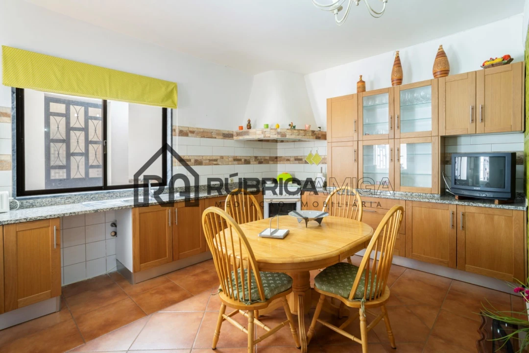 Moradia T7 para Venda em Quarteira Foto 45