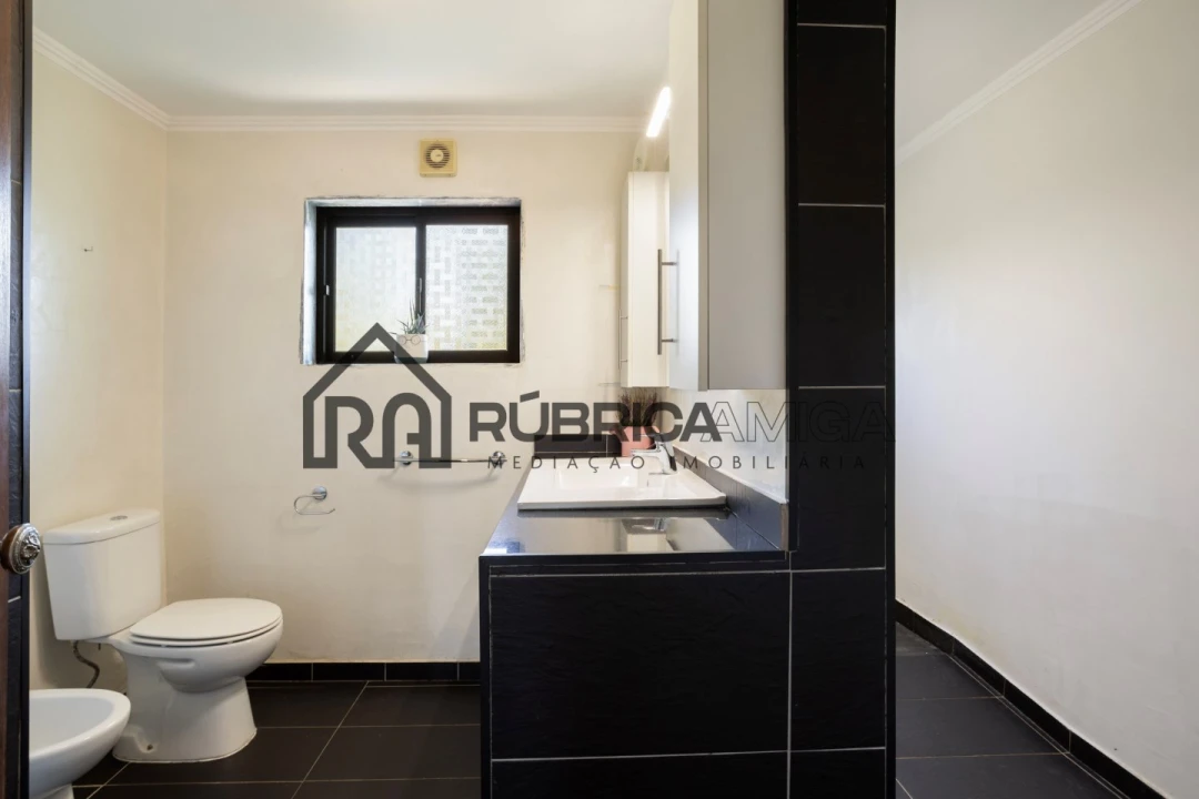 Moradia T7 para Venda em Quarteira Foto 47