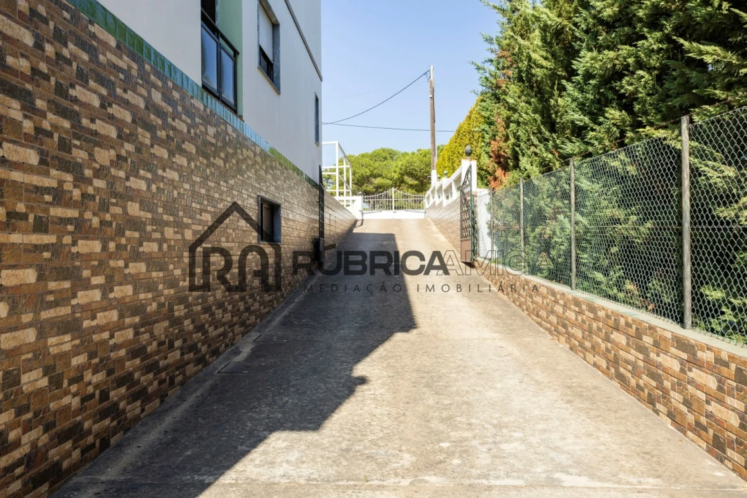 Moradia T7 para Venda em Quarteira Foto 57