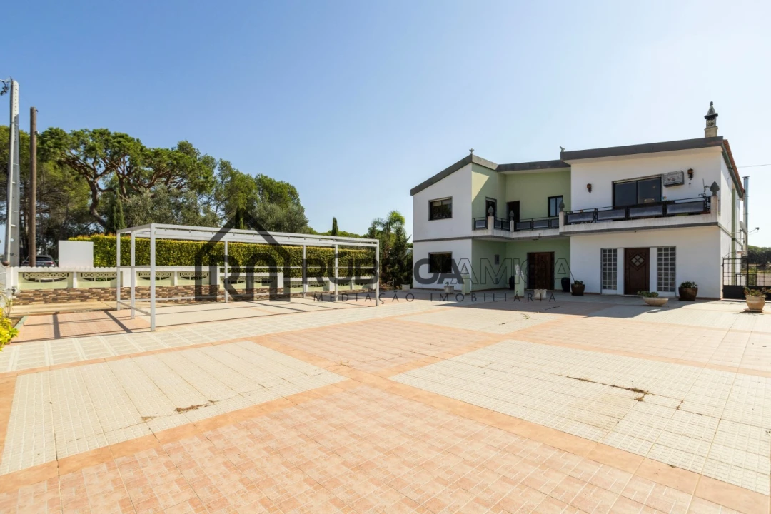 Moradia T7 para Venda em Quarteira Foto 58