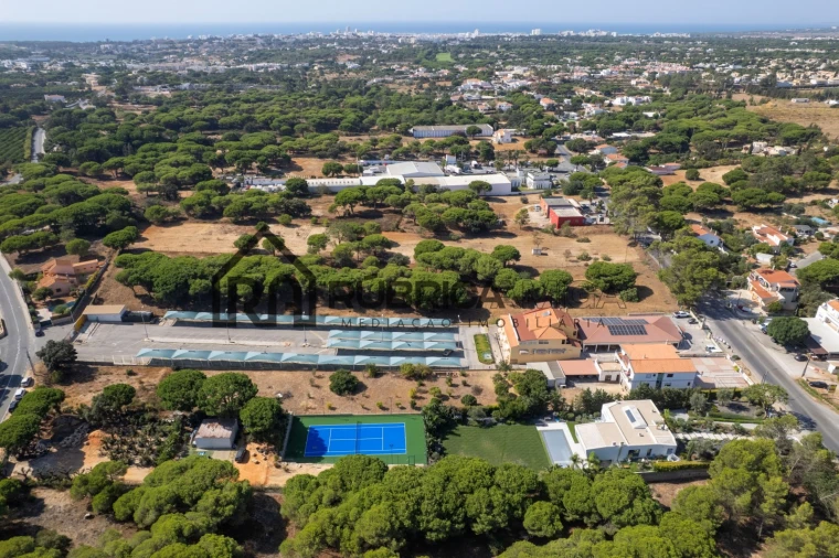 Moradia T7 para Venda em Quarteira Foto 2