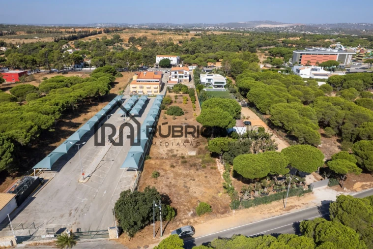 Moradia T7 para Venda em Quarteira Foto 7